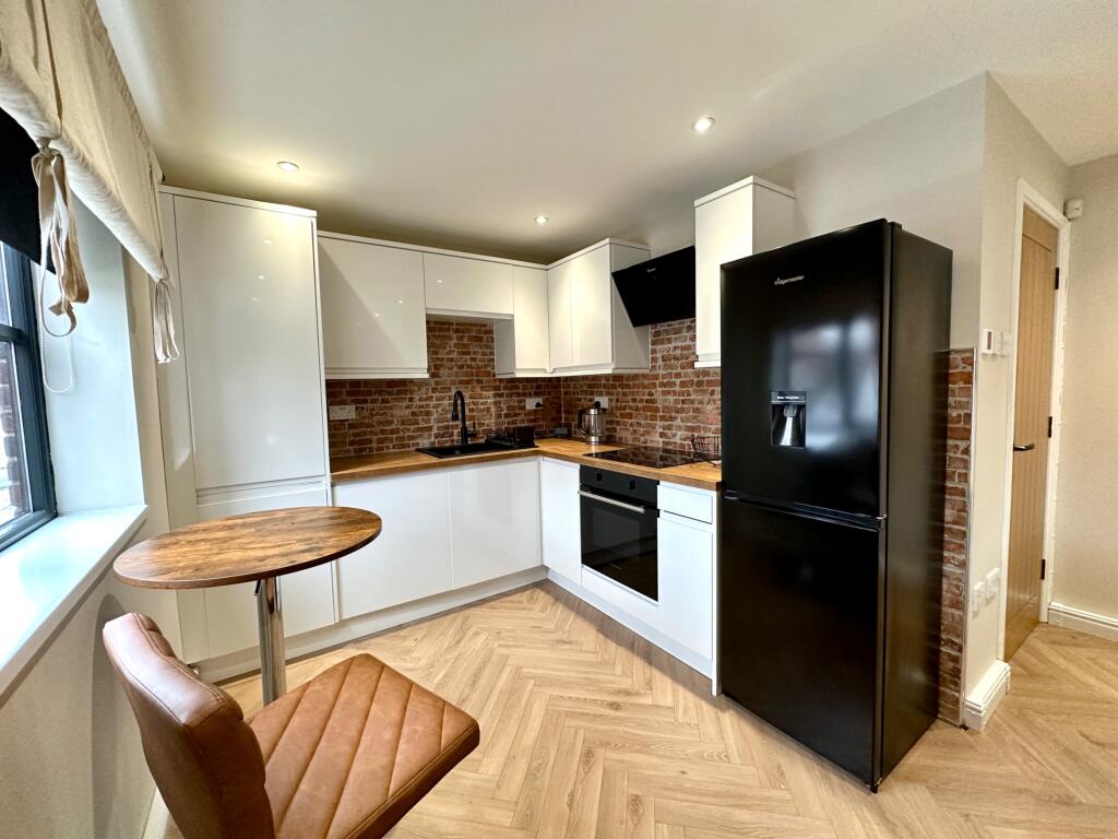Apartment in Sandwell, West Midlands - View 4