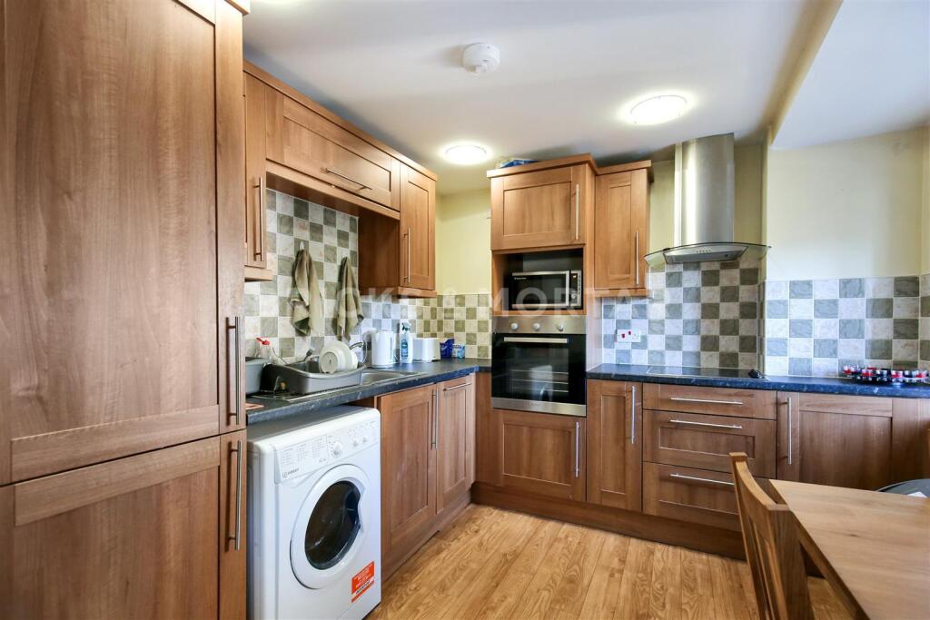 Apartment in Newcastle upon Tyne, Tyne and Wear - View 3
