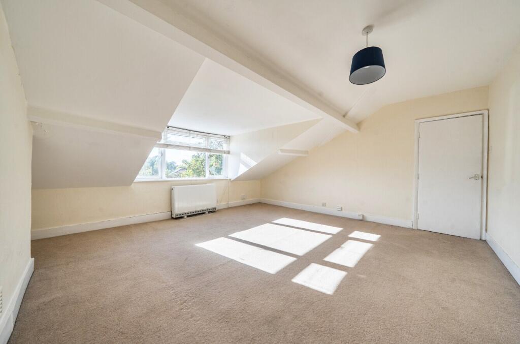 Apartment in Maidenhead, Furze Platt - View 4