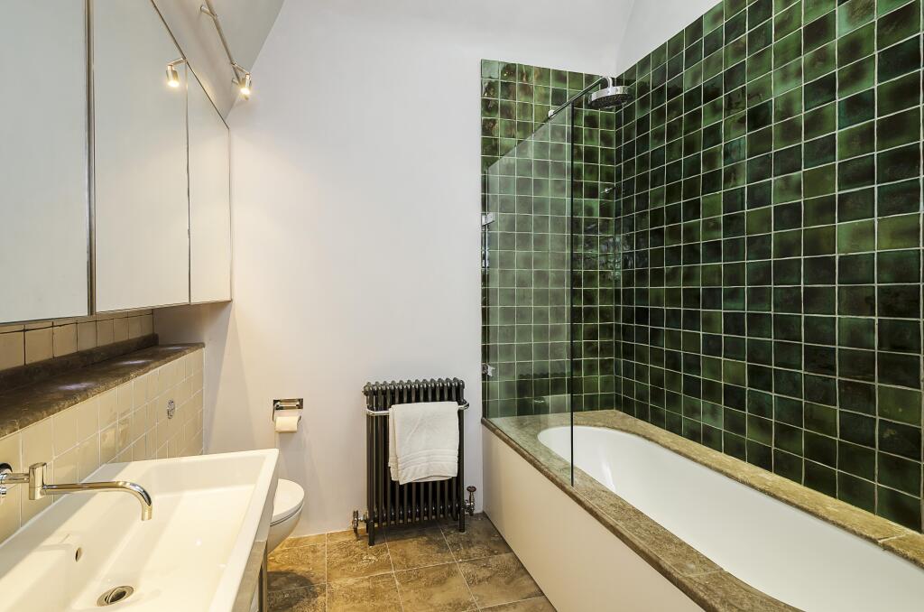 1 bedroom mews property for rent