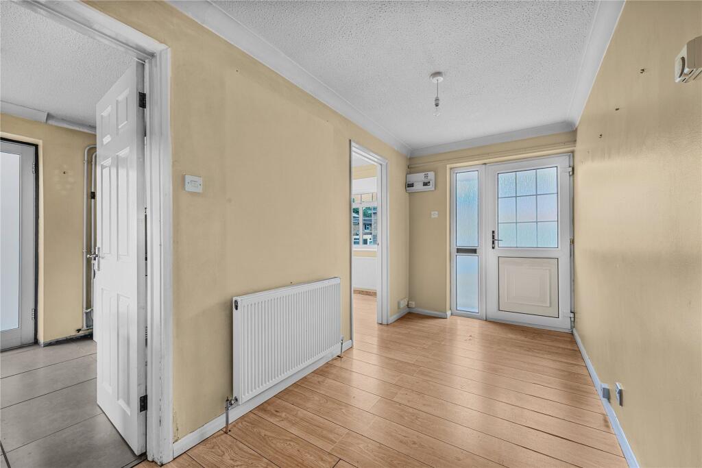 House in Guildford, Pirbright - More