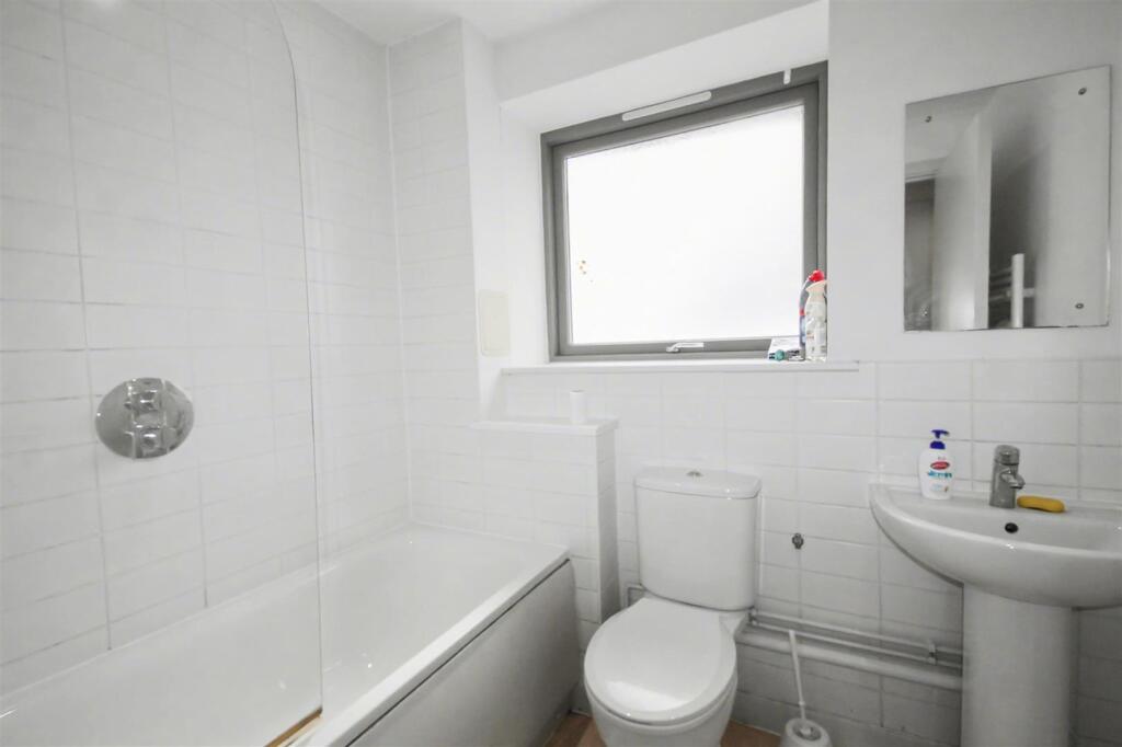Apartment in Bedford, Castle - View 5