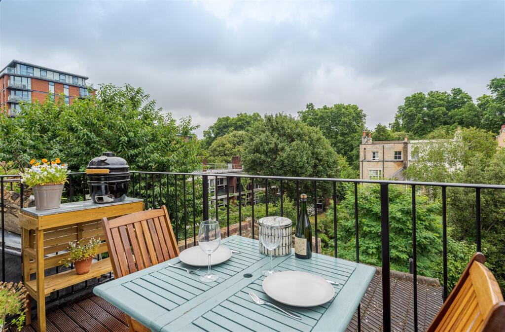 Apartment in London - View 2