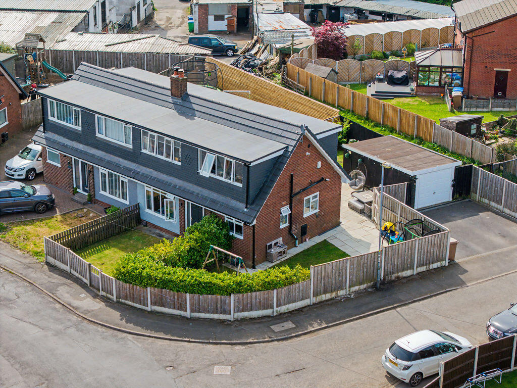 4-bed semi-detached on Dovedale Drive, Wardle, OL12 9LR , £325,000