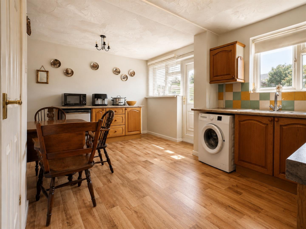 Ruskin Avenue, Syston, Leicestershire, LE7 2BY photo 4