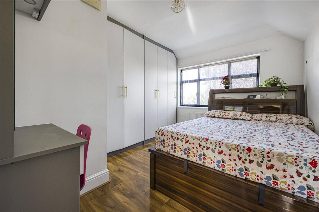 House in Orpington, Poverest, St Mary Cray - More