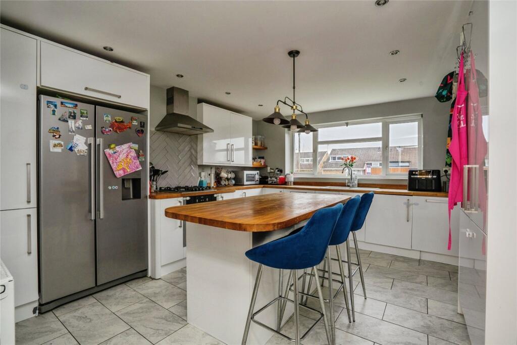 Main image of property: Lincoln Rise, Waterlooville, Hampshire, PO8