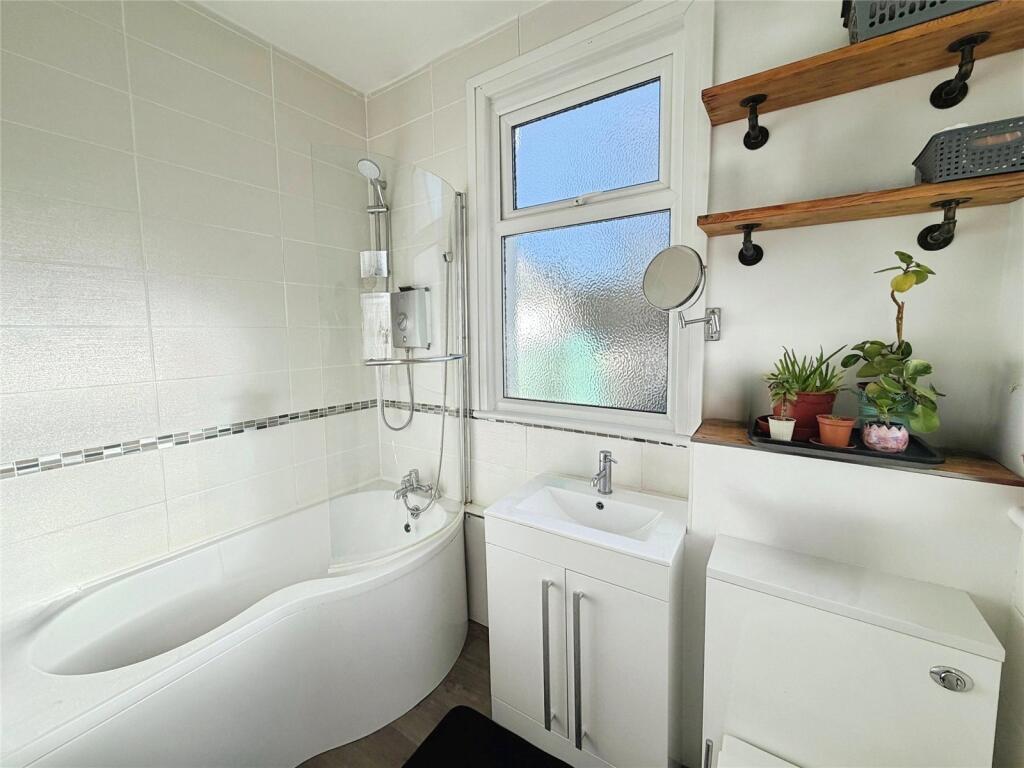 Crowborough Road, Southend-on-Sea, Essex photo 4