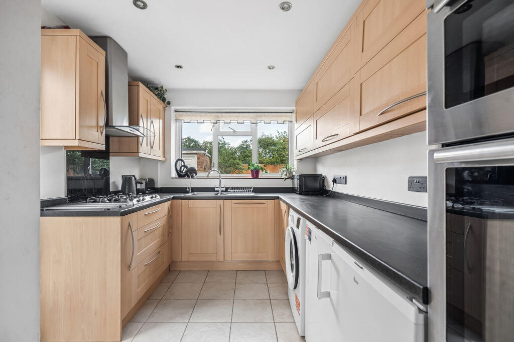 House in Slough, Wooburn - View 4