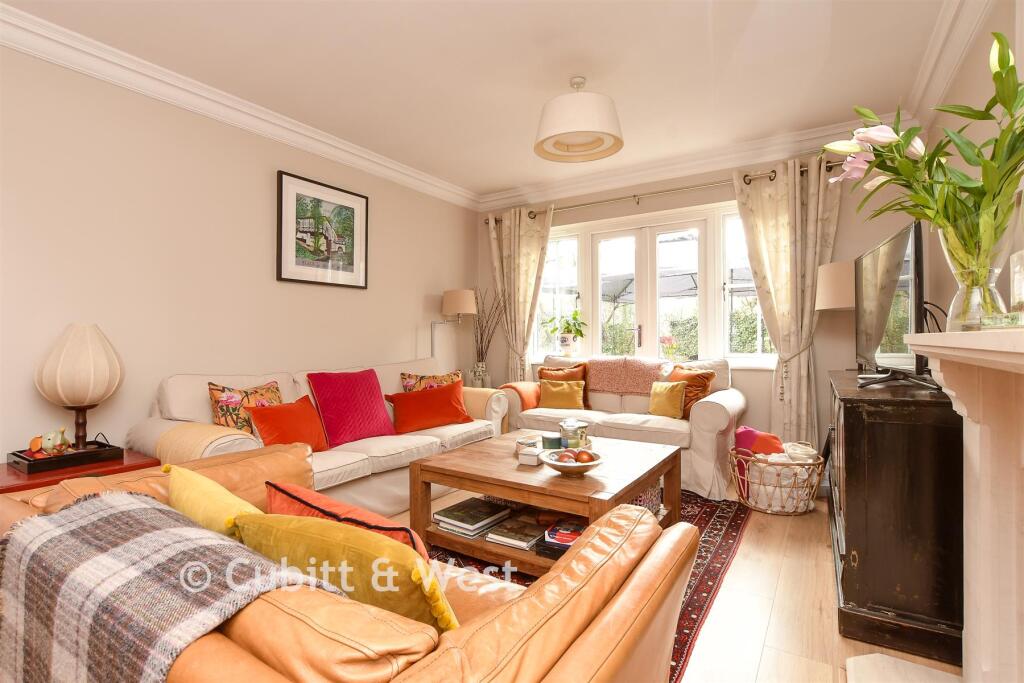 West Meads, Horley, Surrey - View 6