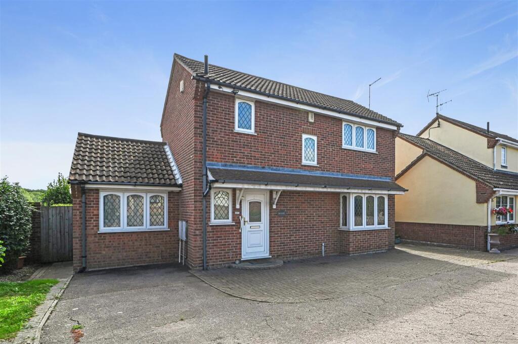 3-bed detached on Longridge, Colchester, £300,000