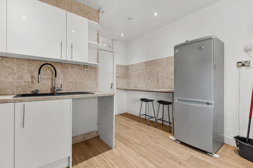 Apartment in Renfrew, Renfrewshire - View 6