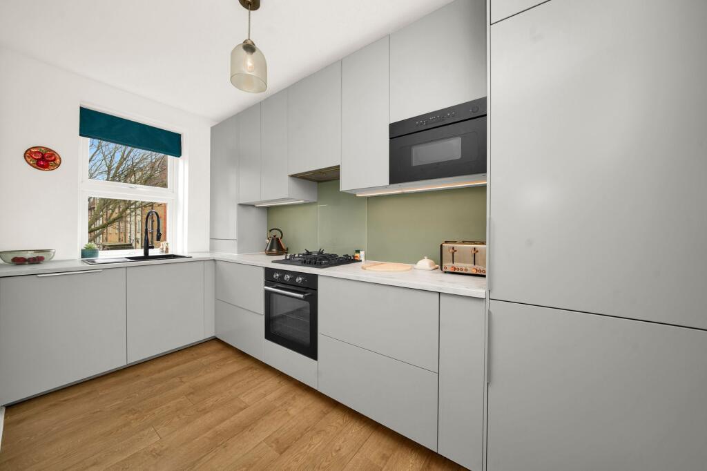 Apartment in London, Mill Meads, West Ham - View 2