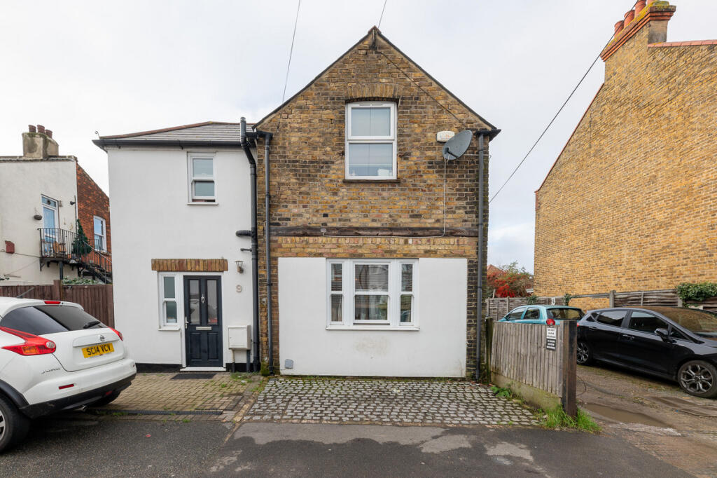 Main image of property: Woodfield Park Drive, Leigh-on-sea, SS9 1