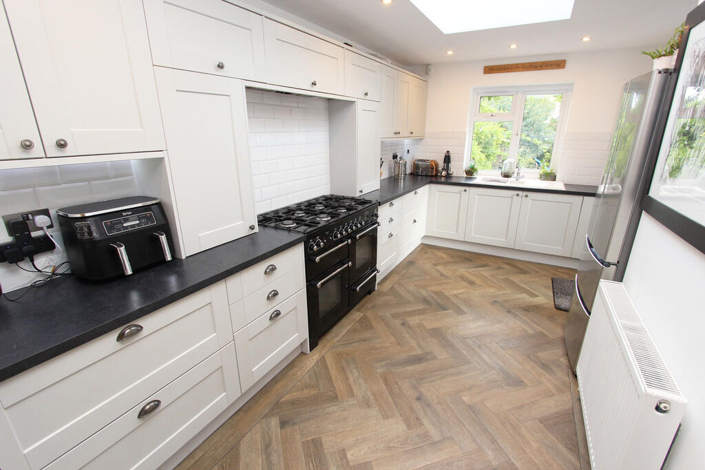 House in Dartford - More