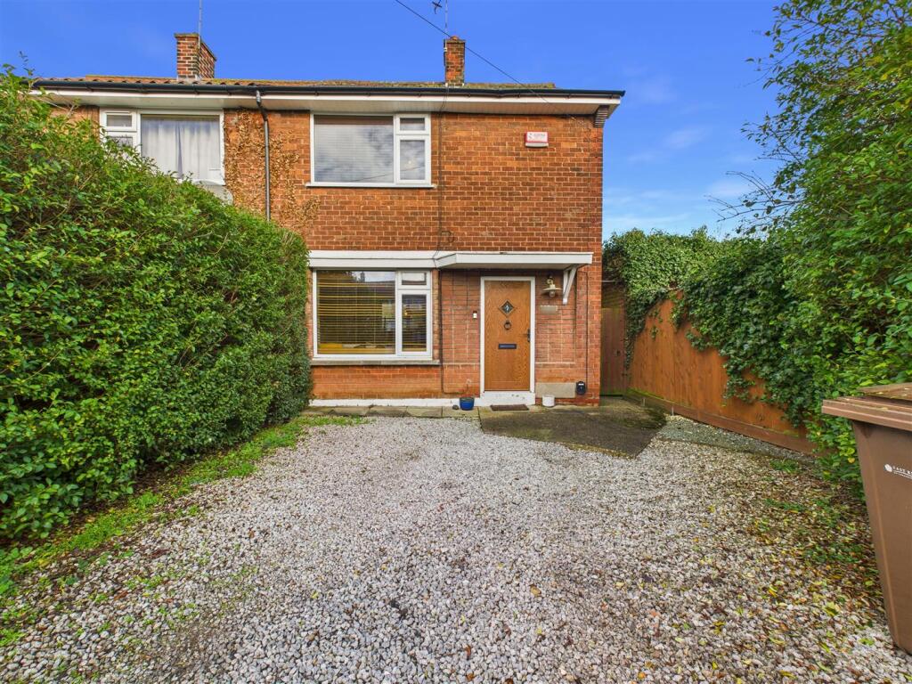 2-bed semi-detached on Kirkham Close, Hessle, £160,000