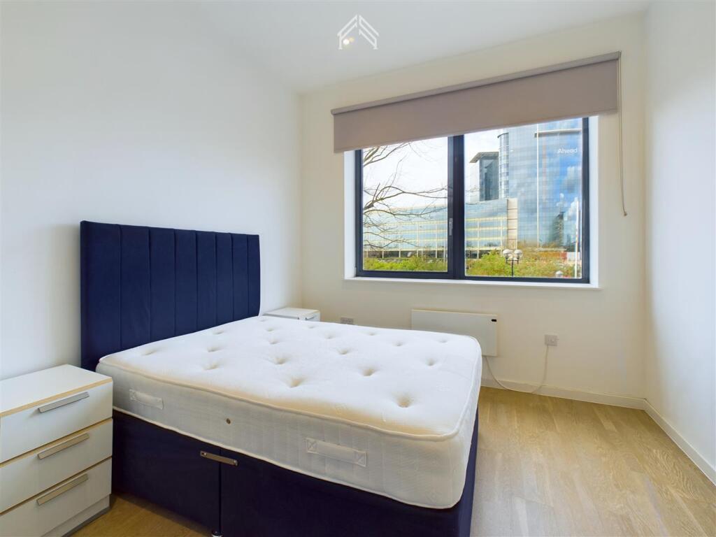 Apartment in Spelthorne, Surrey - View 3