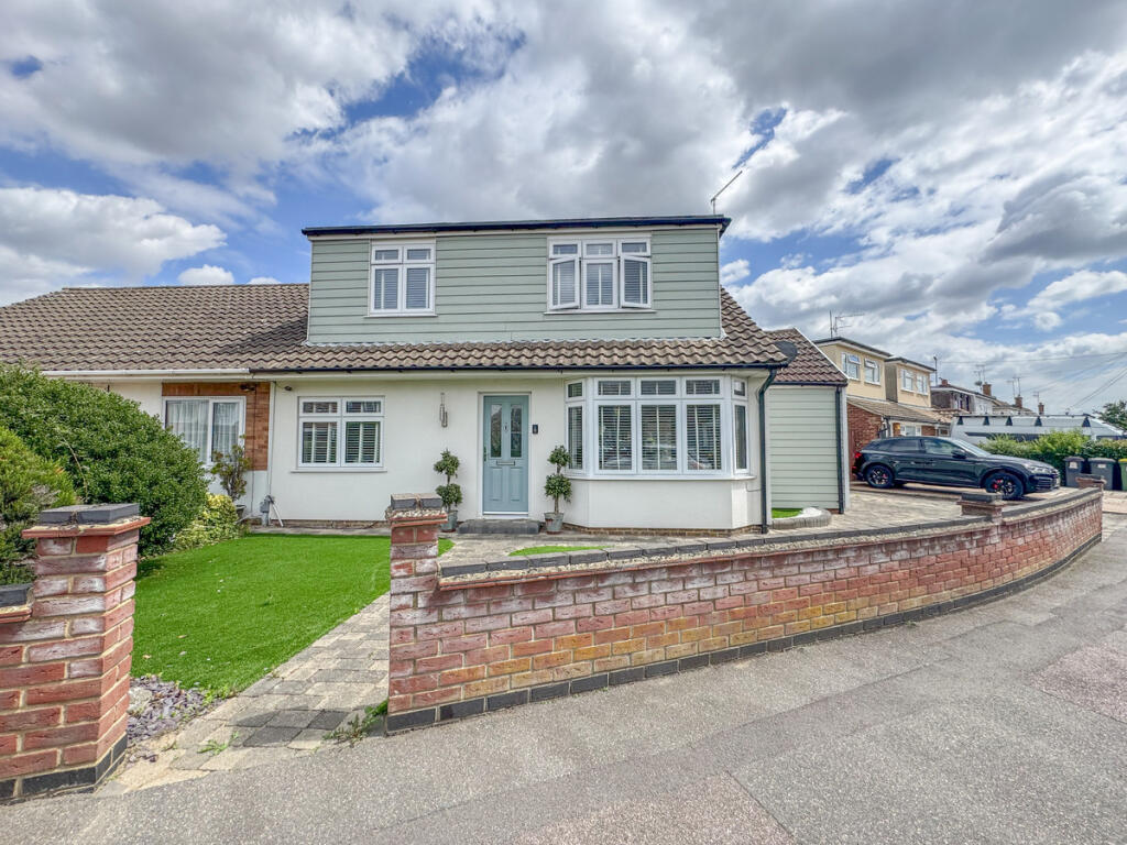 4-bed semi-detached on Parklands, Rochford, SS4 1, £425,000