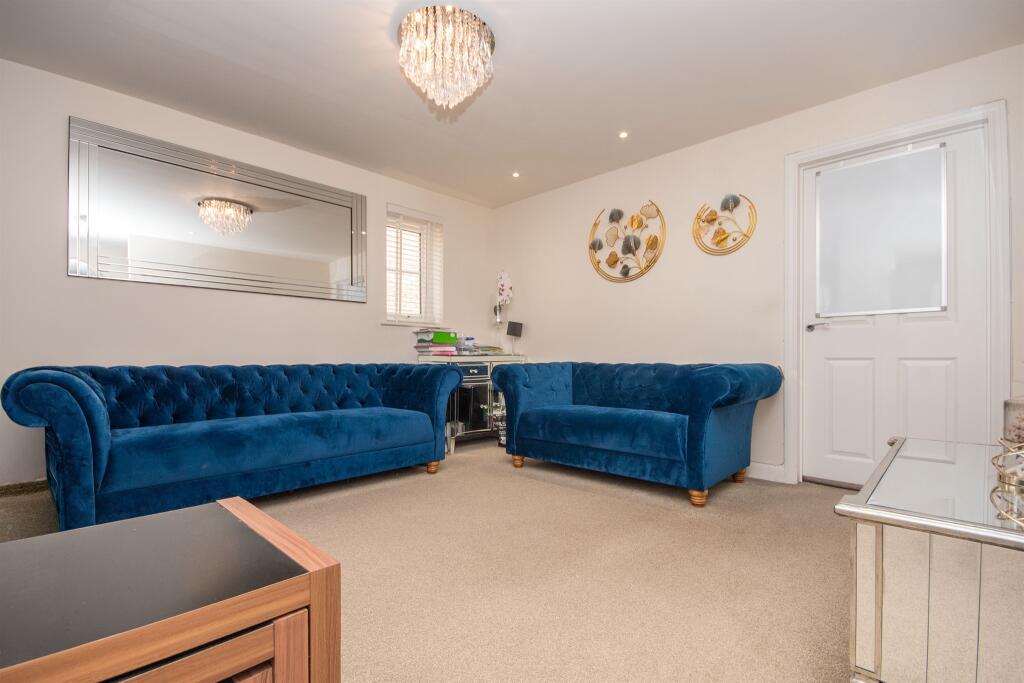 House in Kettering, North Northamptonshire - More