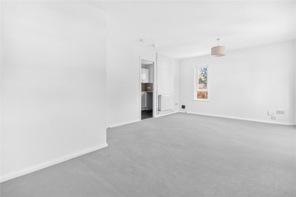 Apartment in Bracknell - View 4