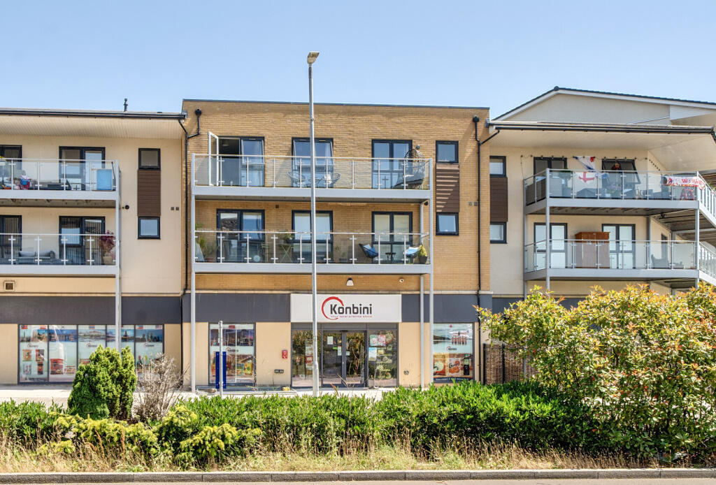 2-bed flat on Chessel Drive, Patchway, Bristol, Gloucestershire, BS34, £125,000