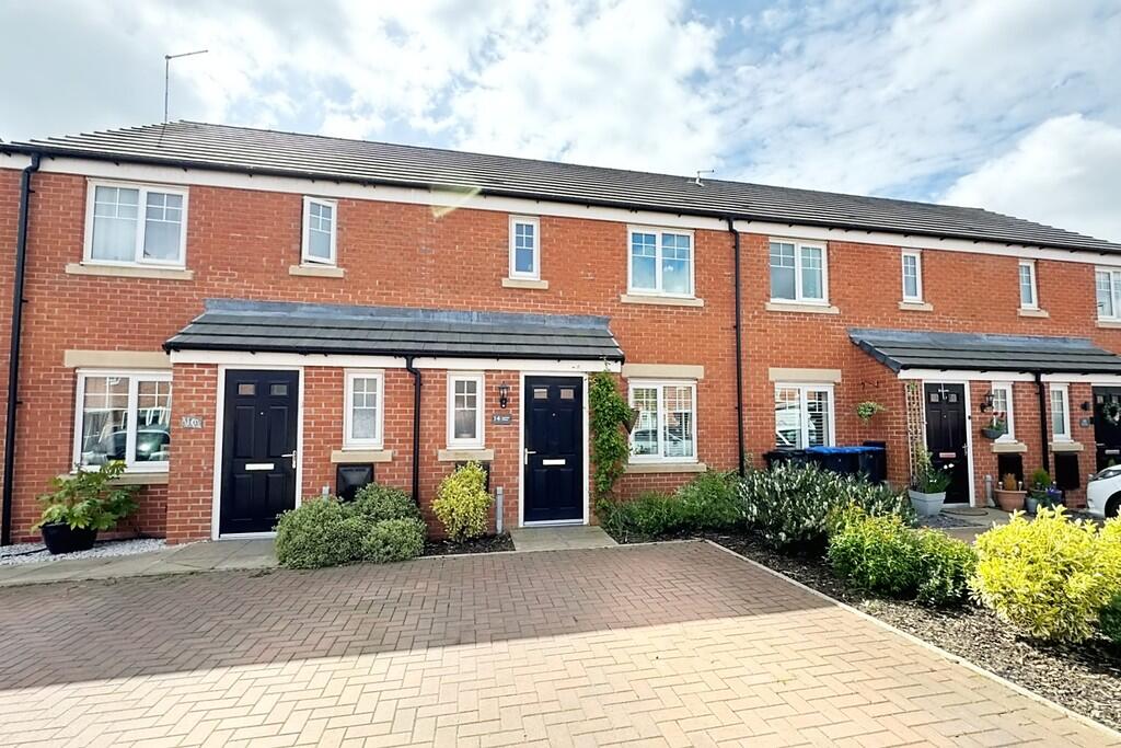3-bed terraced on Lobelia Close, Rugby, £240,000