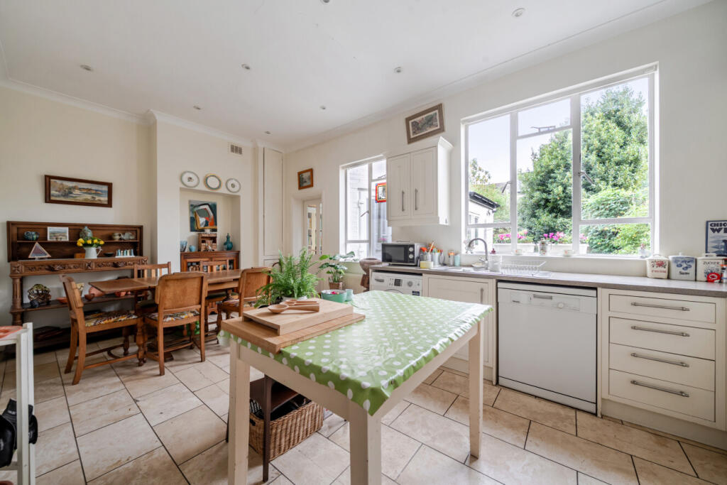 House in London - View 3