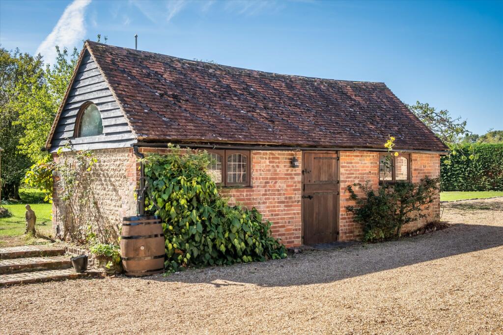 Broadford Bridge, Billingshurst, West Sussex RH14 photo 4