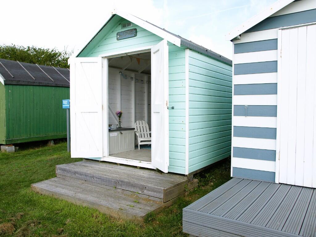 Studio detached on Victoria Esplanade, CO5, £45,000