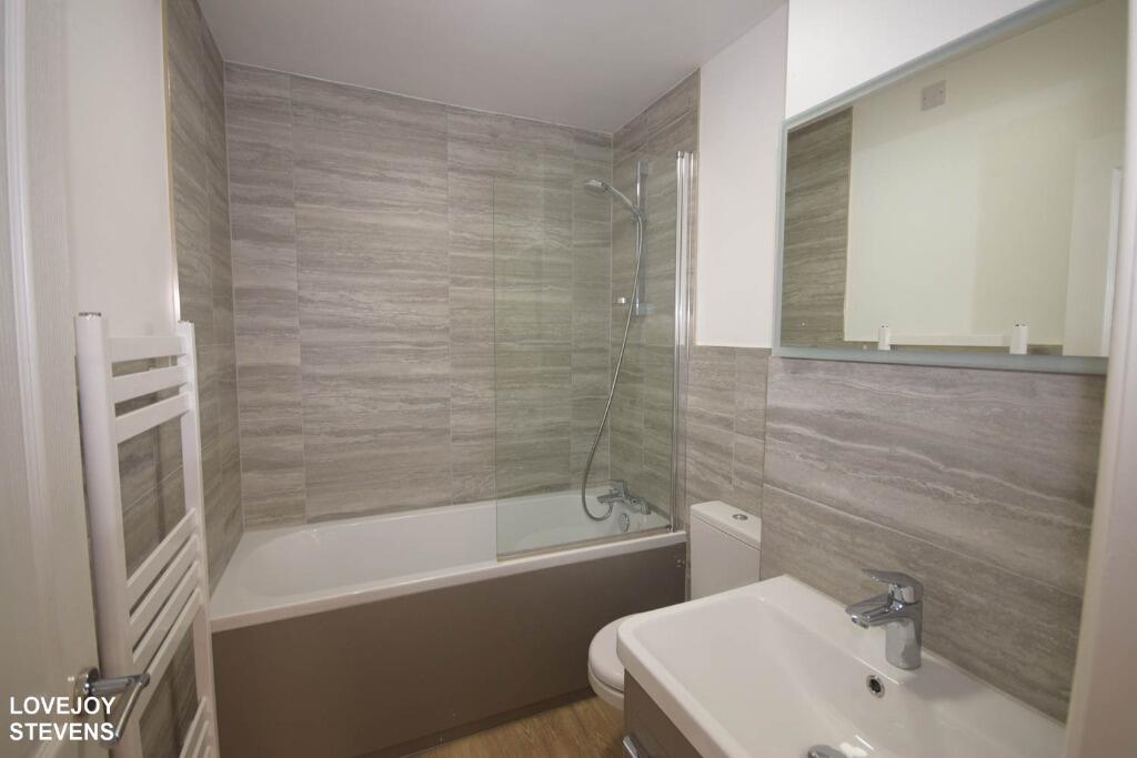 Apartment in Newbury, West Berkshire - More