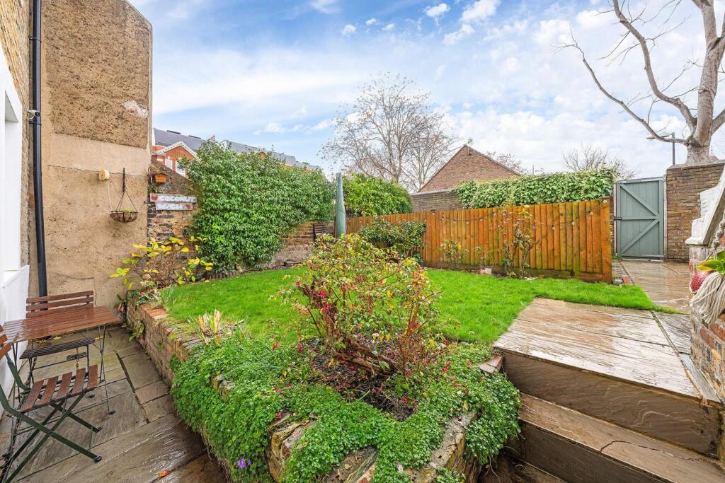 Apartment in London, Stockwell Park, Stockwell - View 3