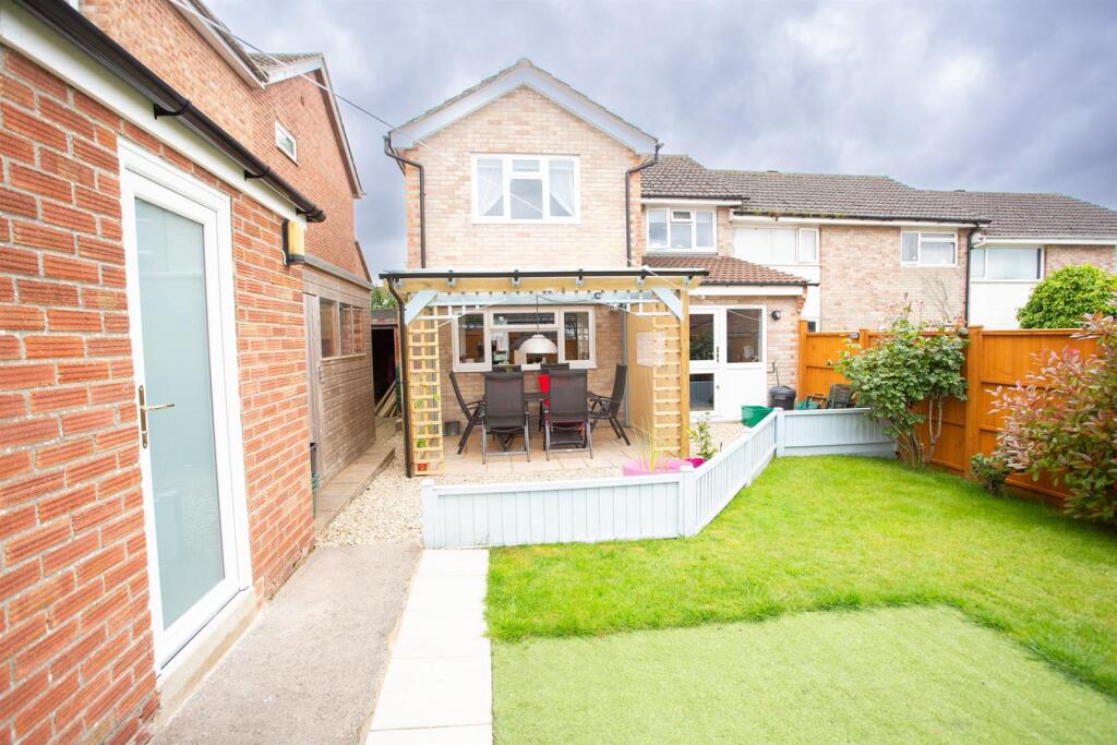 Main image of property: Middle Touches, Chard