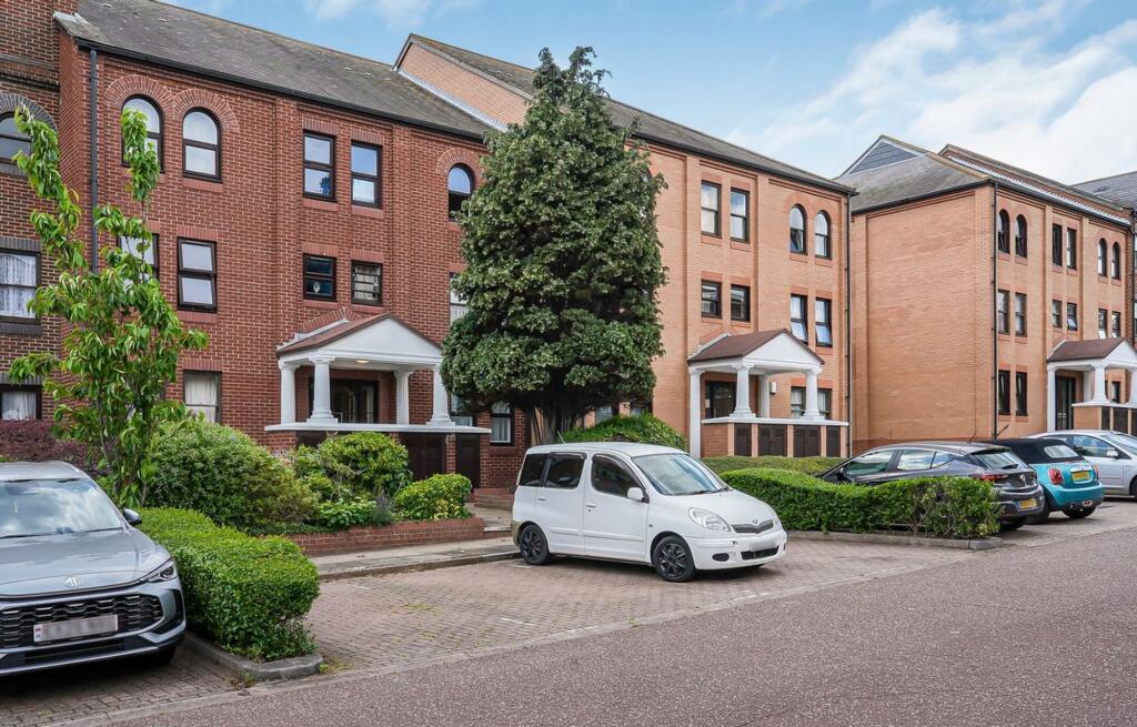 Main image of property: Southchurch Avenue, Southend-On-Sea, SS1