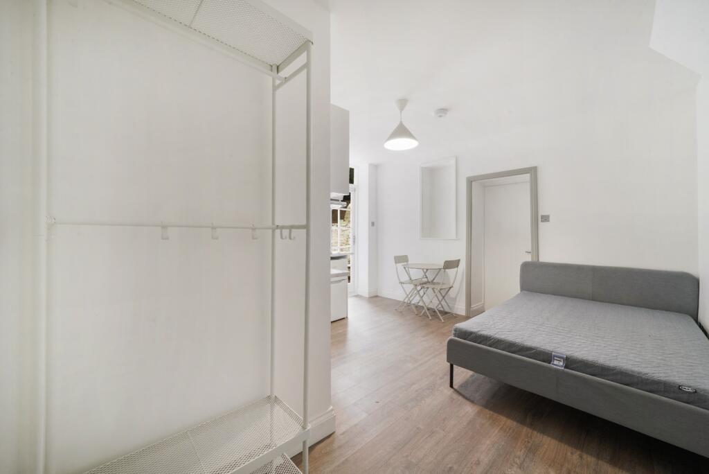 Apartment in London - View 4