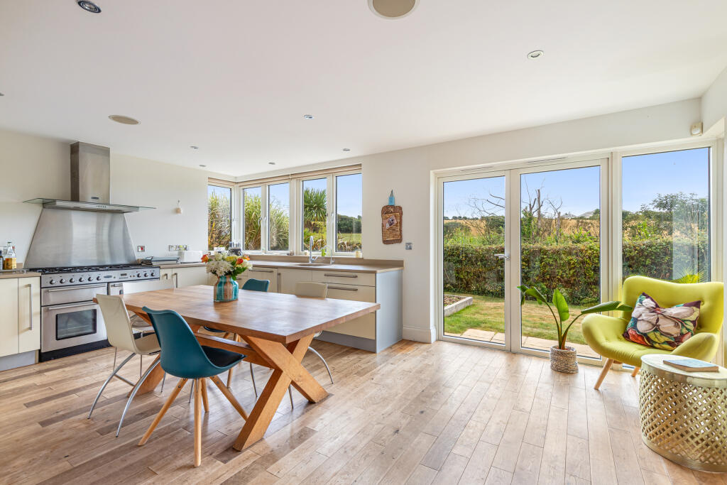 Edwards Close, Thurlestone photo 3