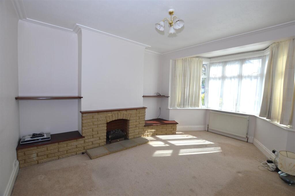 Ryecroft Avenue, Whitton photo 4