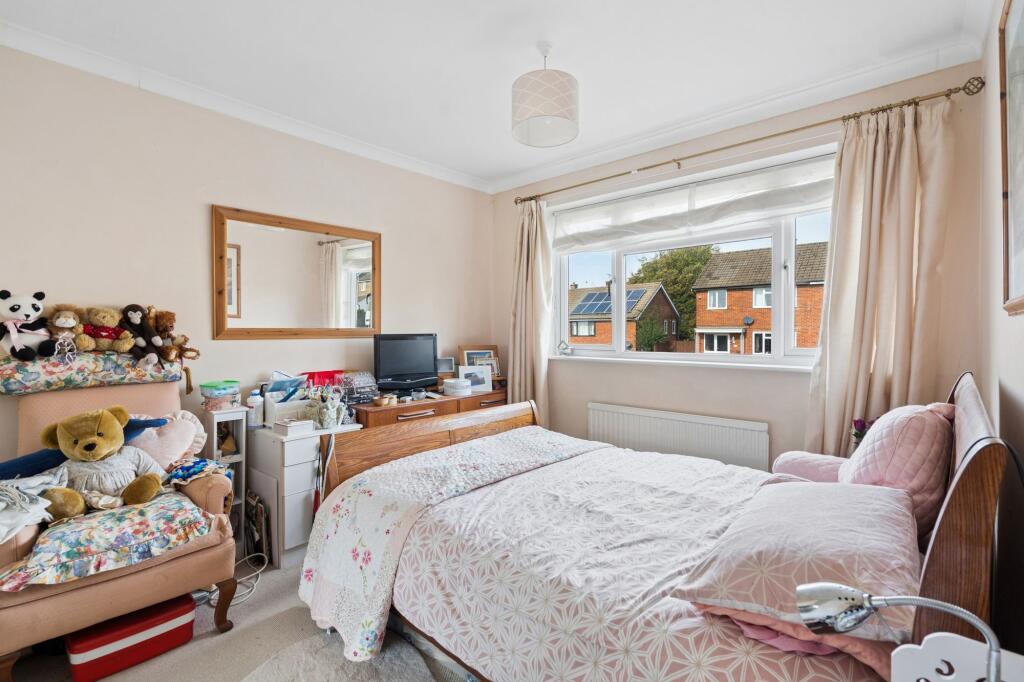 House in Tylers Green, Totteridge - More