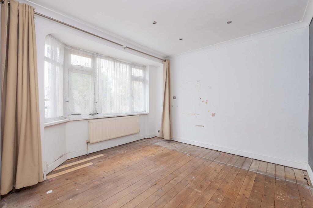 Apartment in Slough - More