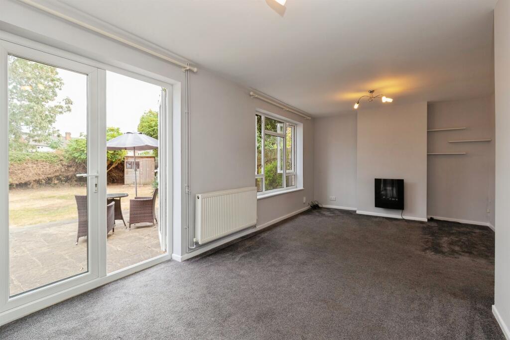House in Slough, Burnham - More