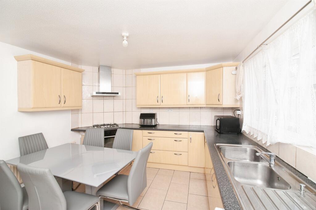 Ash Close, Eastbourne photo 4