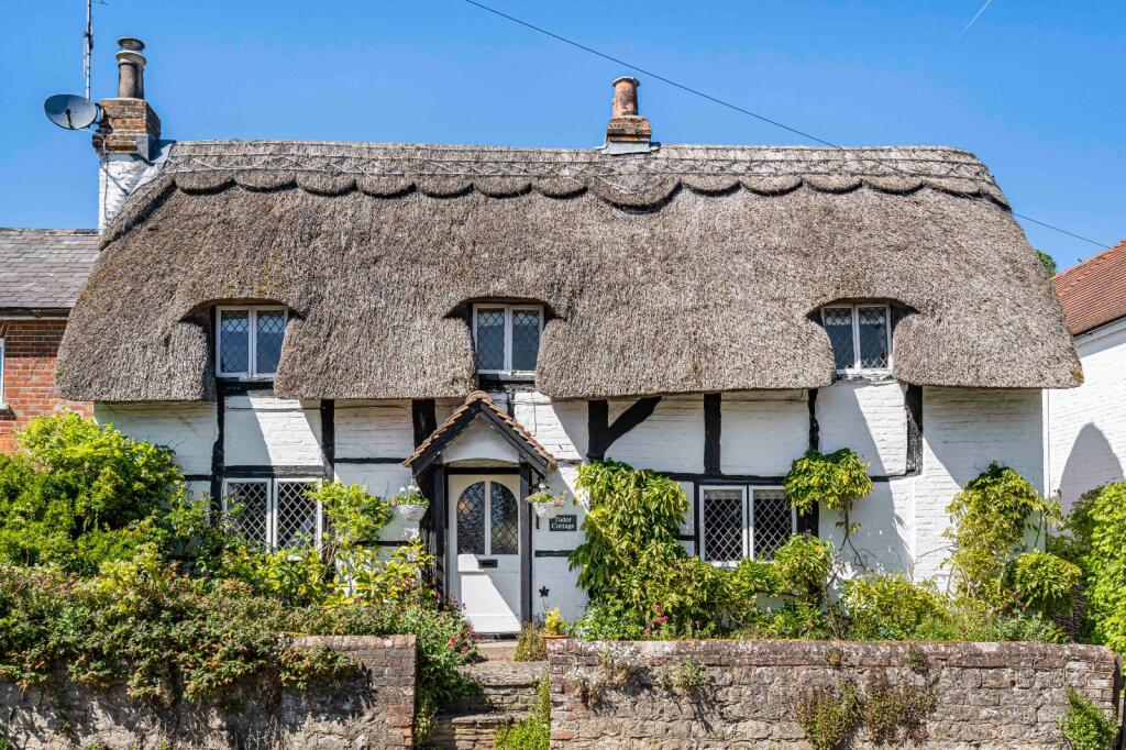 4-bed detached on London Road, Holybourne, Alton, Hampshire, £850,000