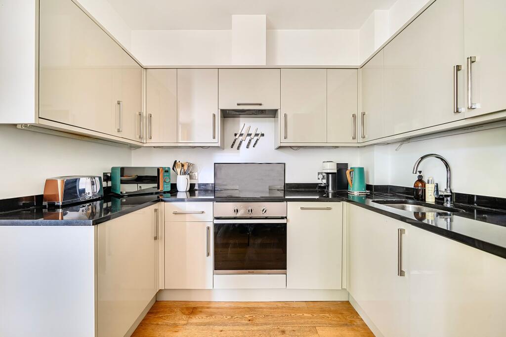 Apartment in London, Surbiton - View 4