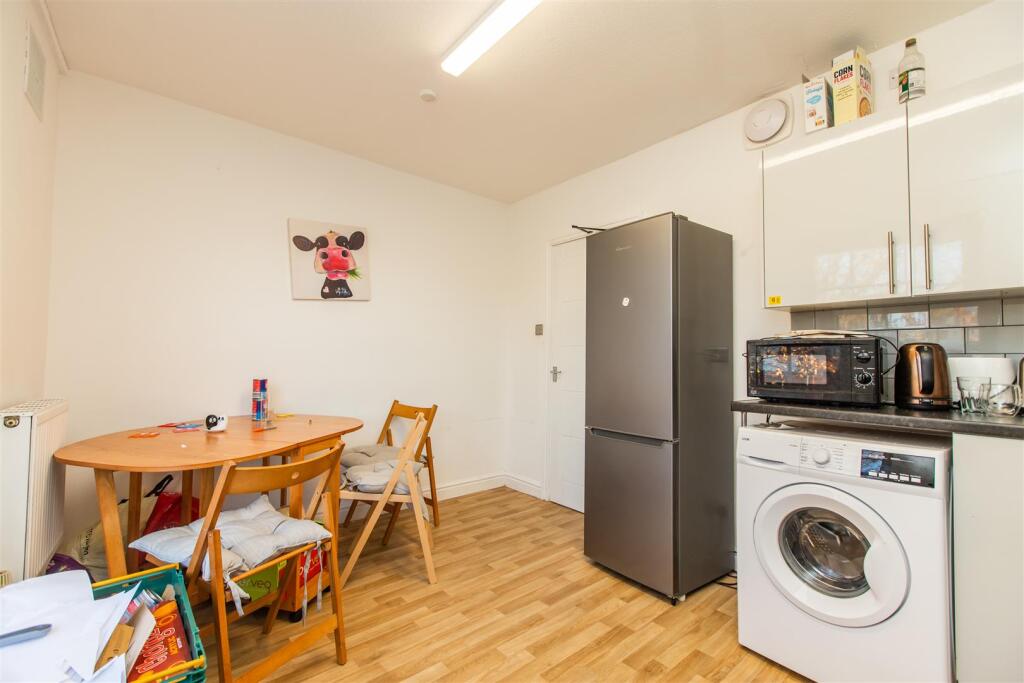Apartment in Birmingham, Selly Oak - View 4