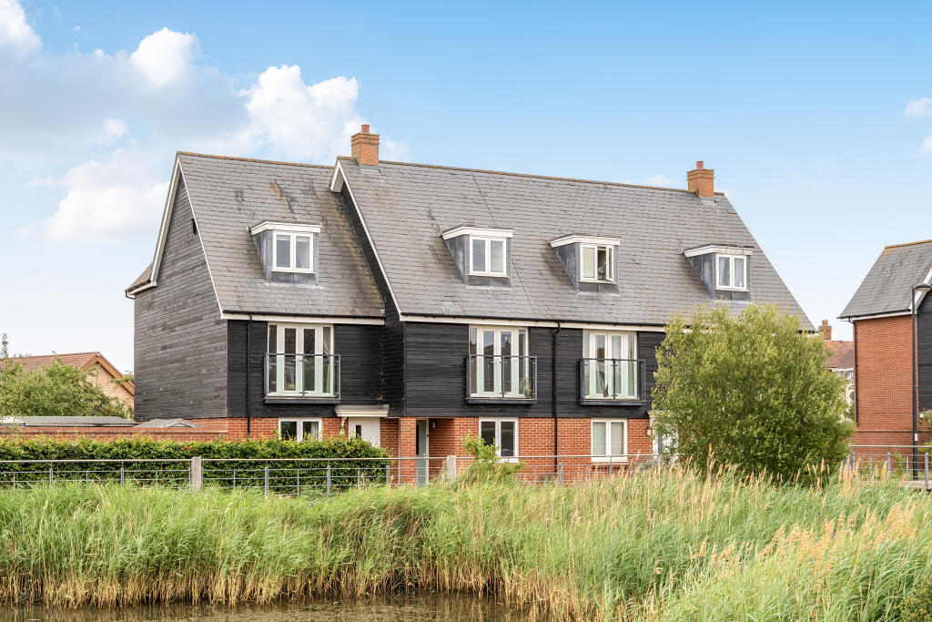 4-bed terraced on Green Lane, Wixams, Bedford, £150,000