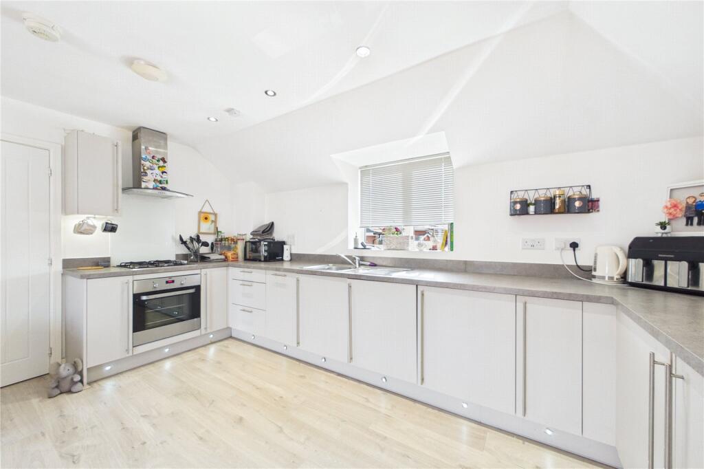 Apartment in Three Mile Cross, Mereoak Park, Shinfield - View 5