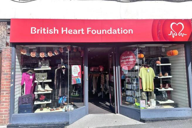 124 Central Road, Worcester Park, KT4 8HT