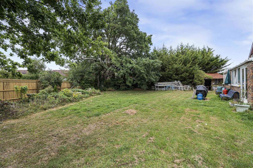 Furzeland Way, Sayers Common, Hassocks photo 3