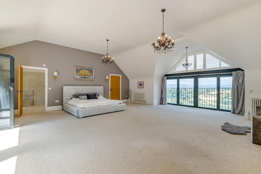 House in Newport - View 4