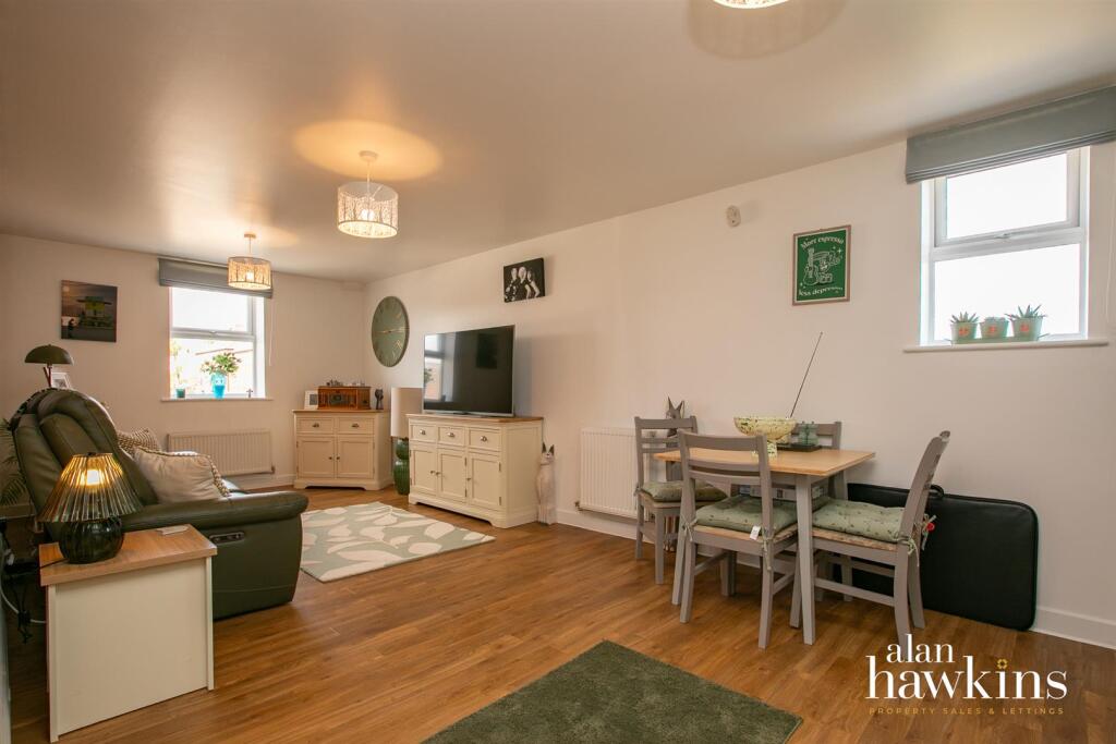 Apartment in Swindon - View 5
