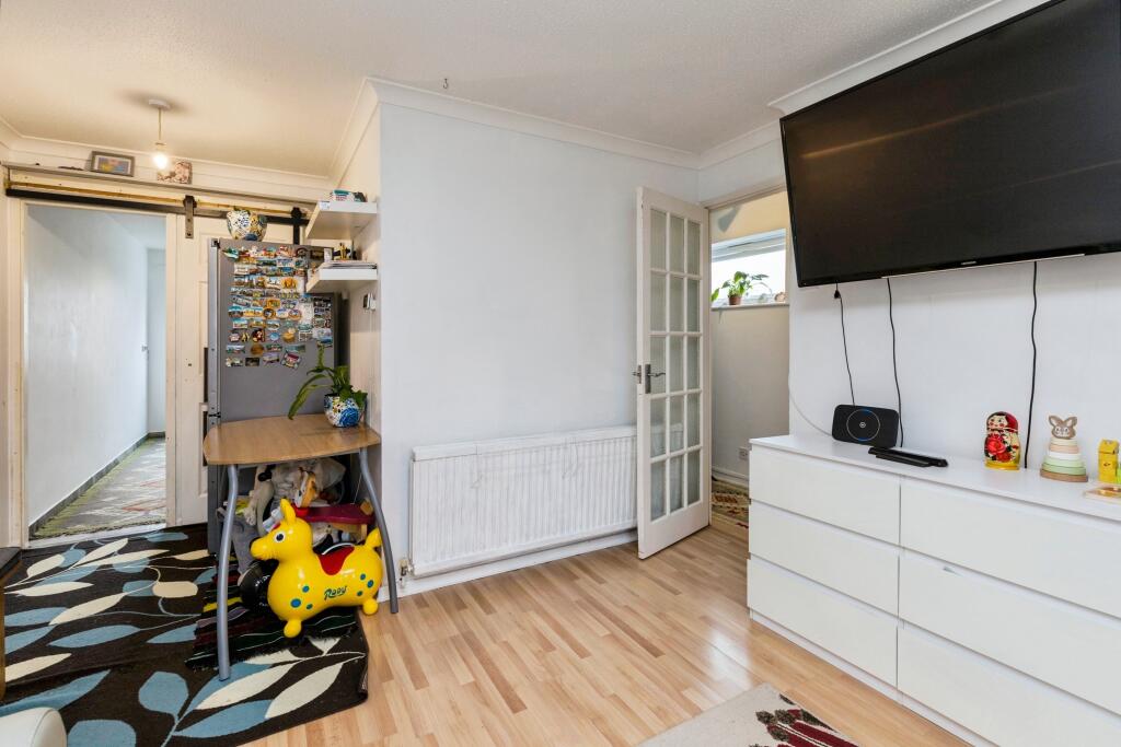 Apartment in Crawley, Broadfield - View 5